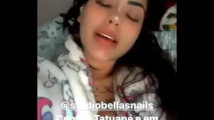 Pornô da MC Mirella pagando peitinho